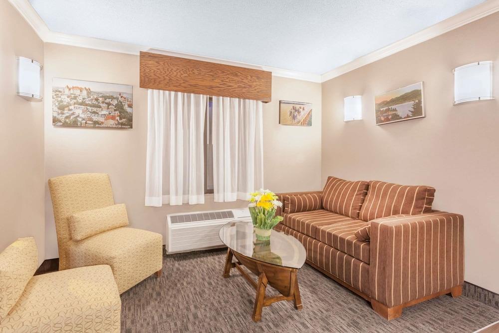 Holiday Inn Express - Plattsburgh By Ihg Exterior foto