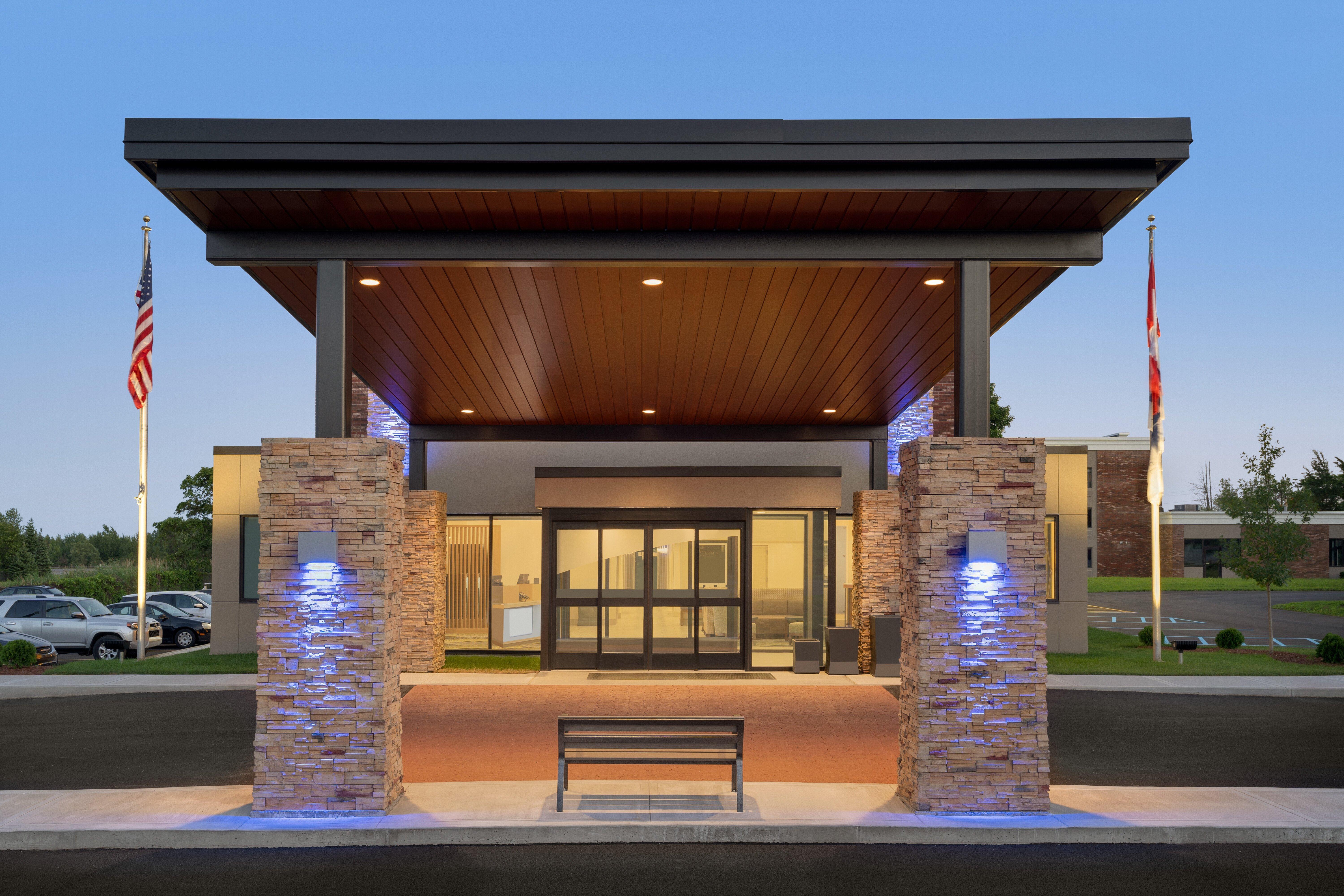 Holiday Inn Express - Plattsburgh By Ihg Exterior foto