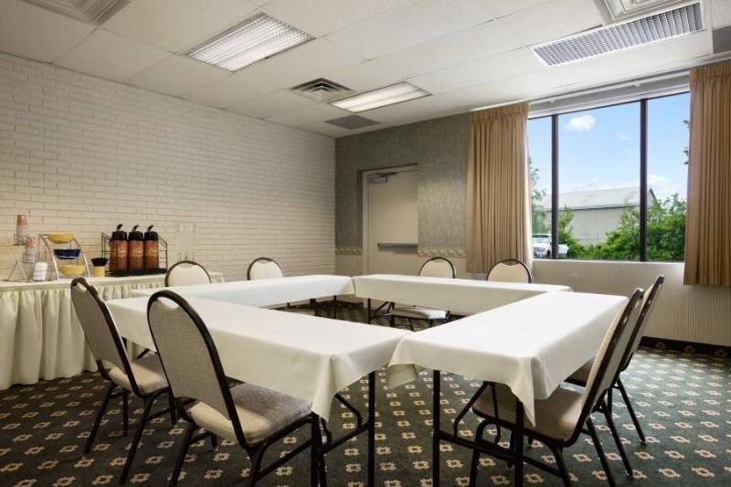 Holiday Inn Express - Plattsburgh By Ihg Exterior foto